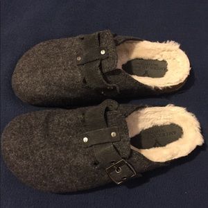 American Eagle clogs with fur. Never worn.